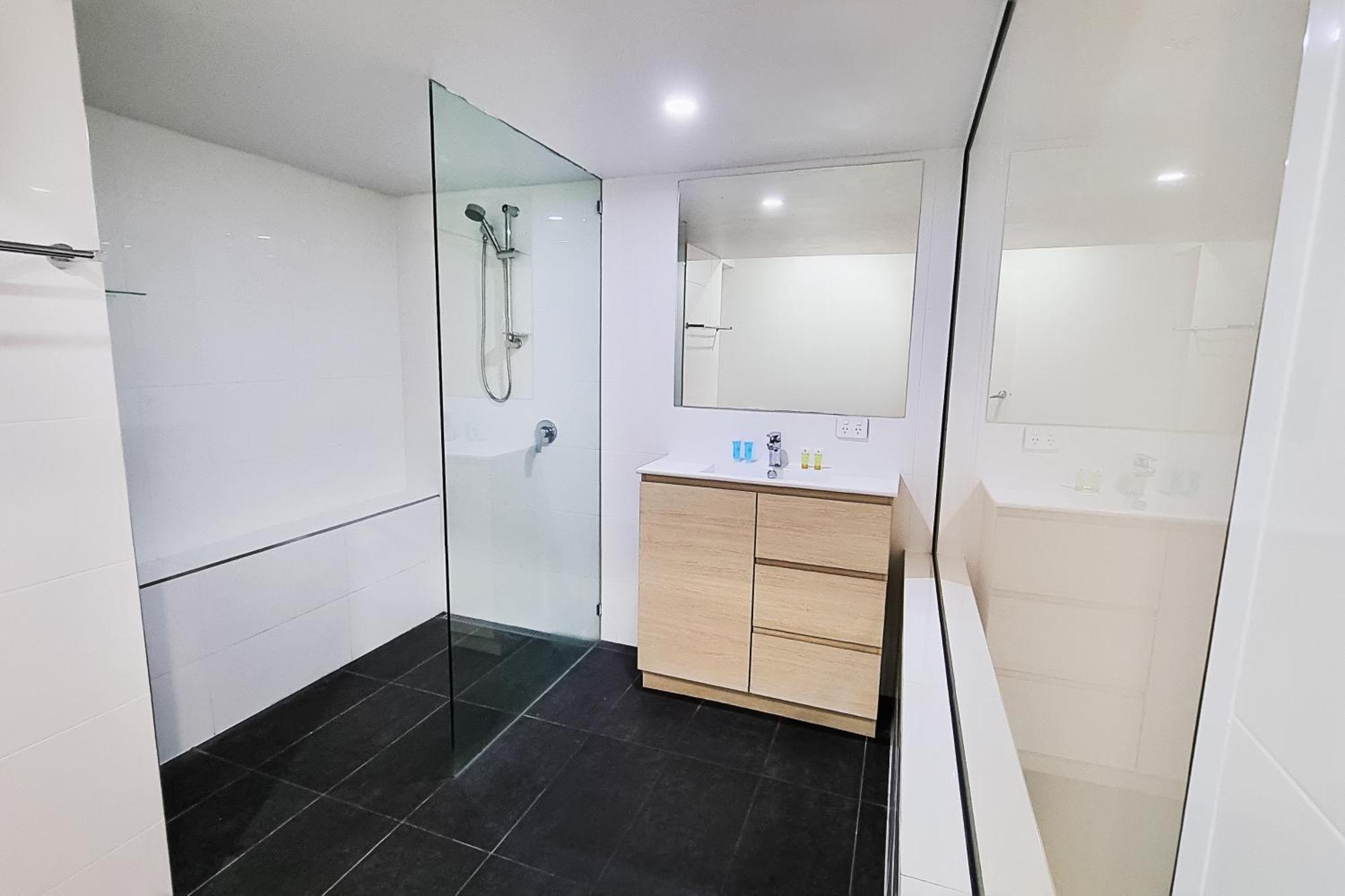 Tiki Hotel Apartments Surfers Paradise Gold Coast Eksteriør billede