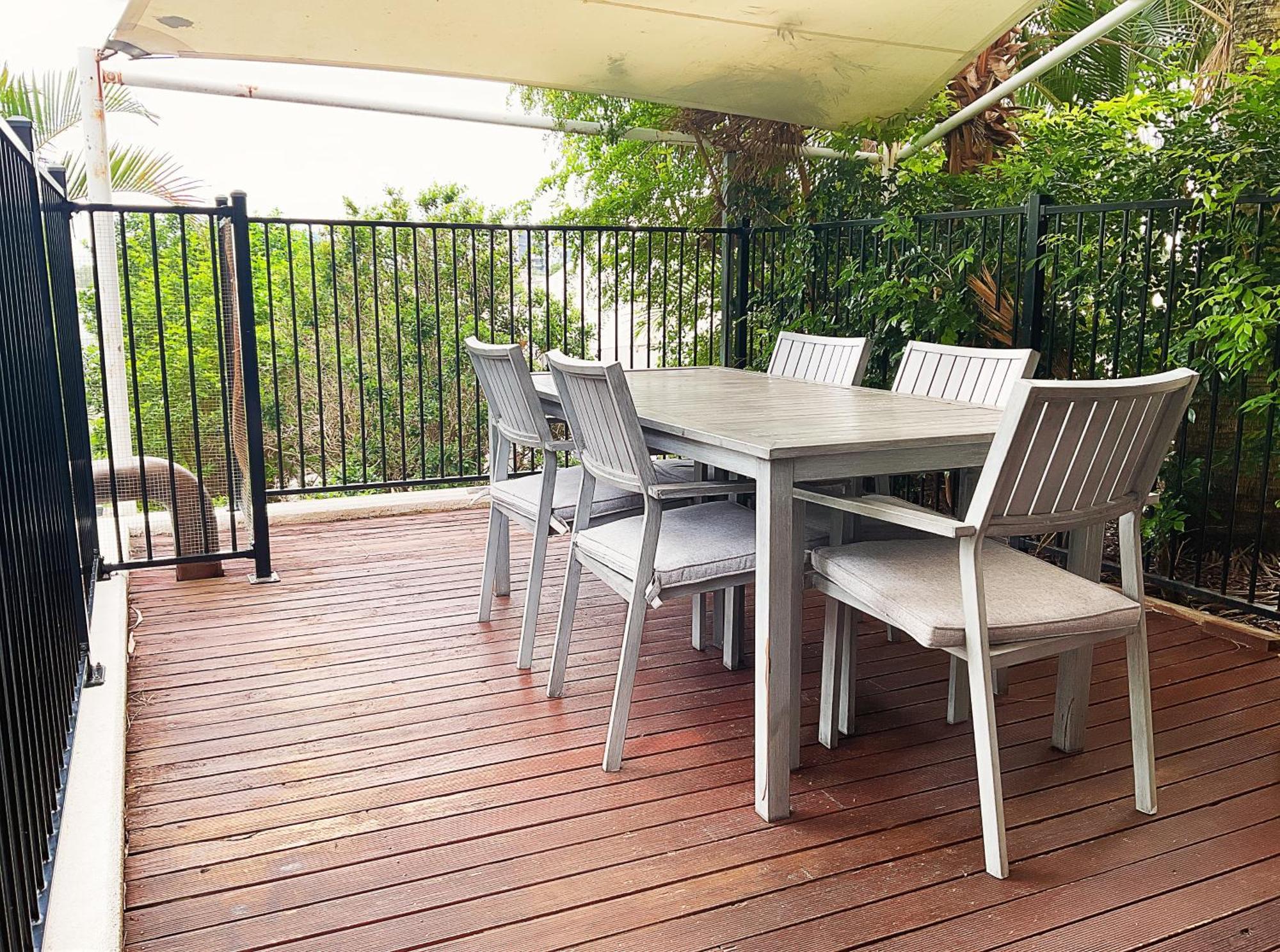 Tiki Hotel Apartments Surfers Paradise Gold Coast Eksteriør billede