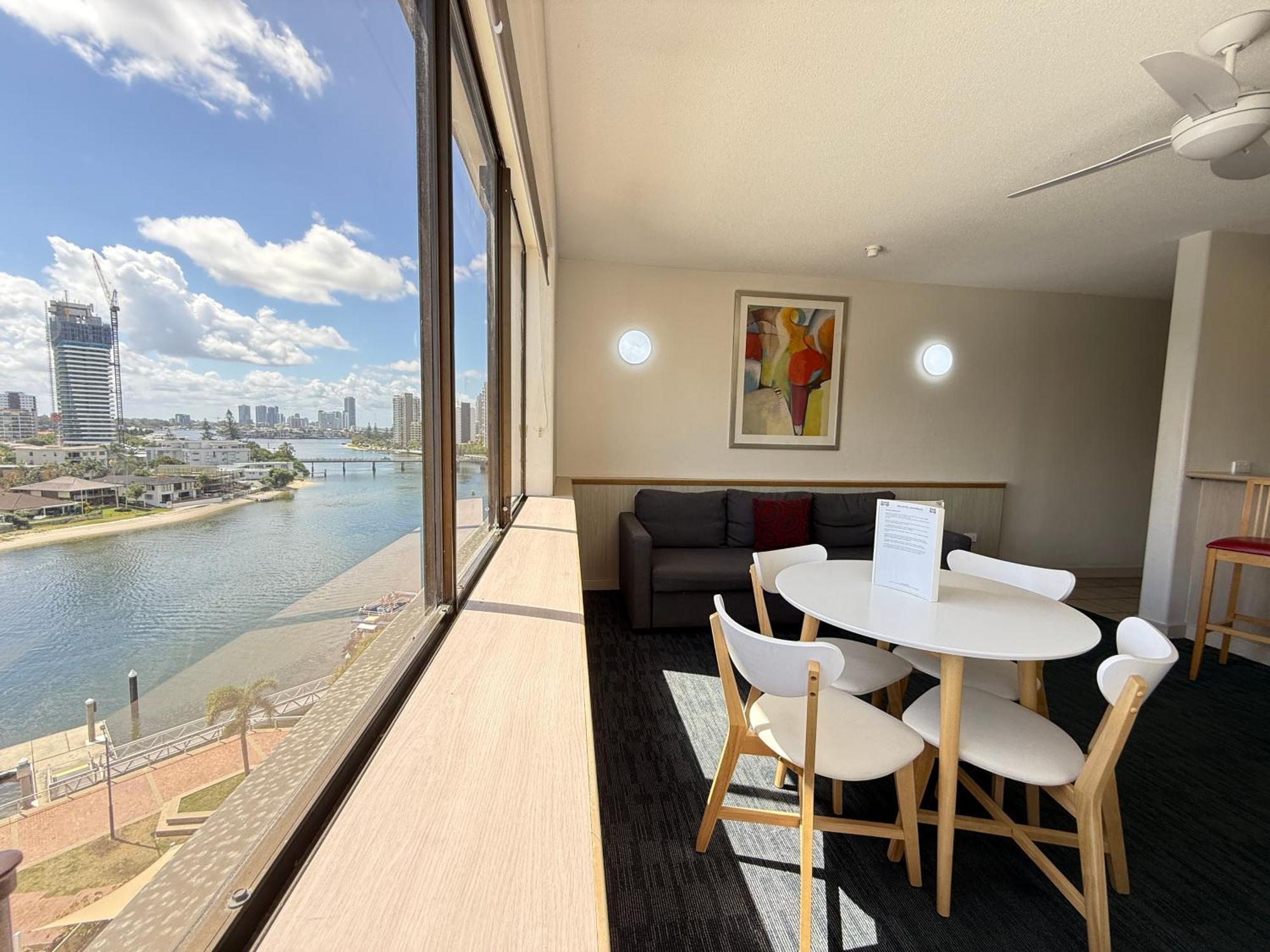 Tiki Hotel Apartments Surfers Paradise Gold Coast Eksteriør billede