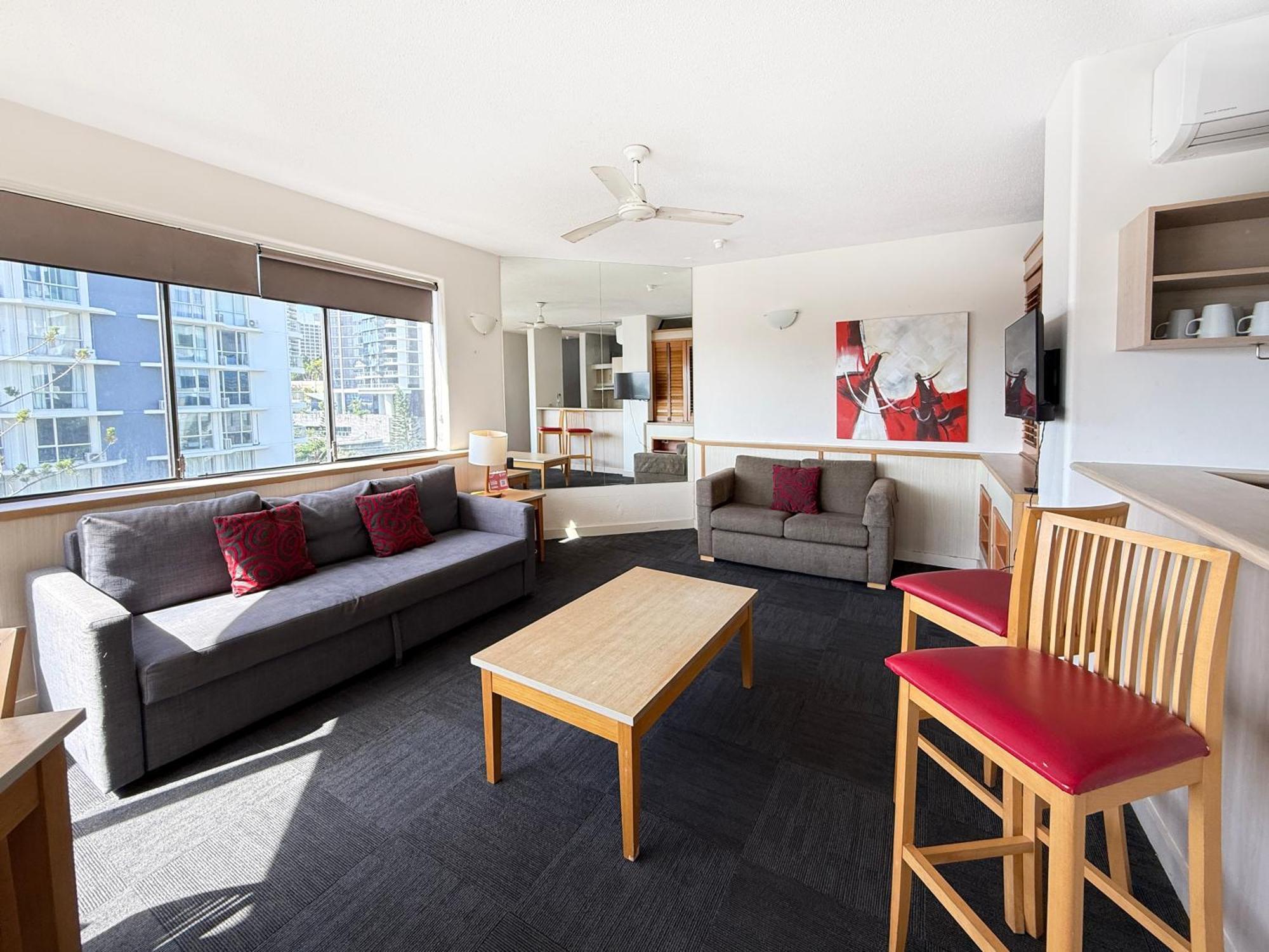 Tiki Hotel Apartments Surfers Paradise Gold Coast Eksteriør billede