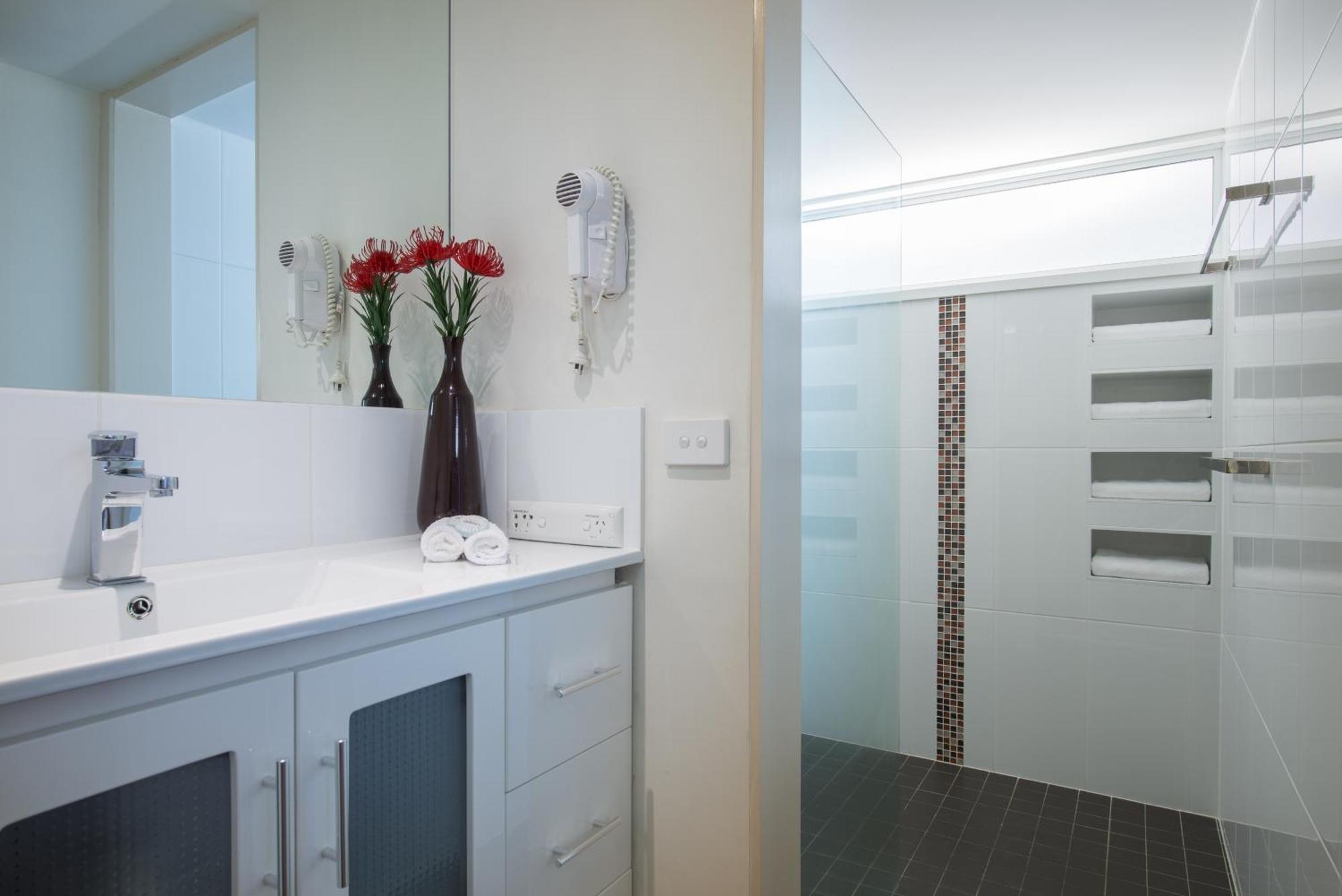 Tiki Hotel Apartments Surfers Paradise Gold Coast Eksteriør billede