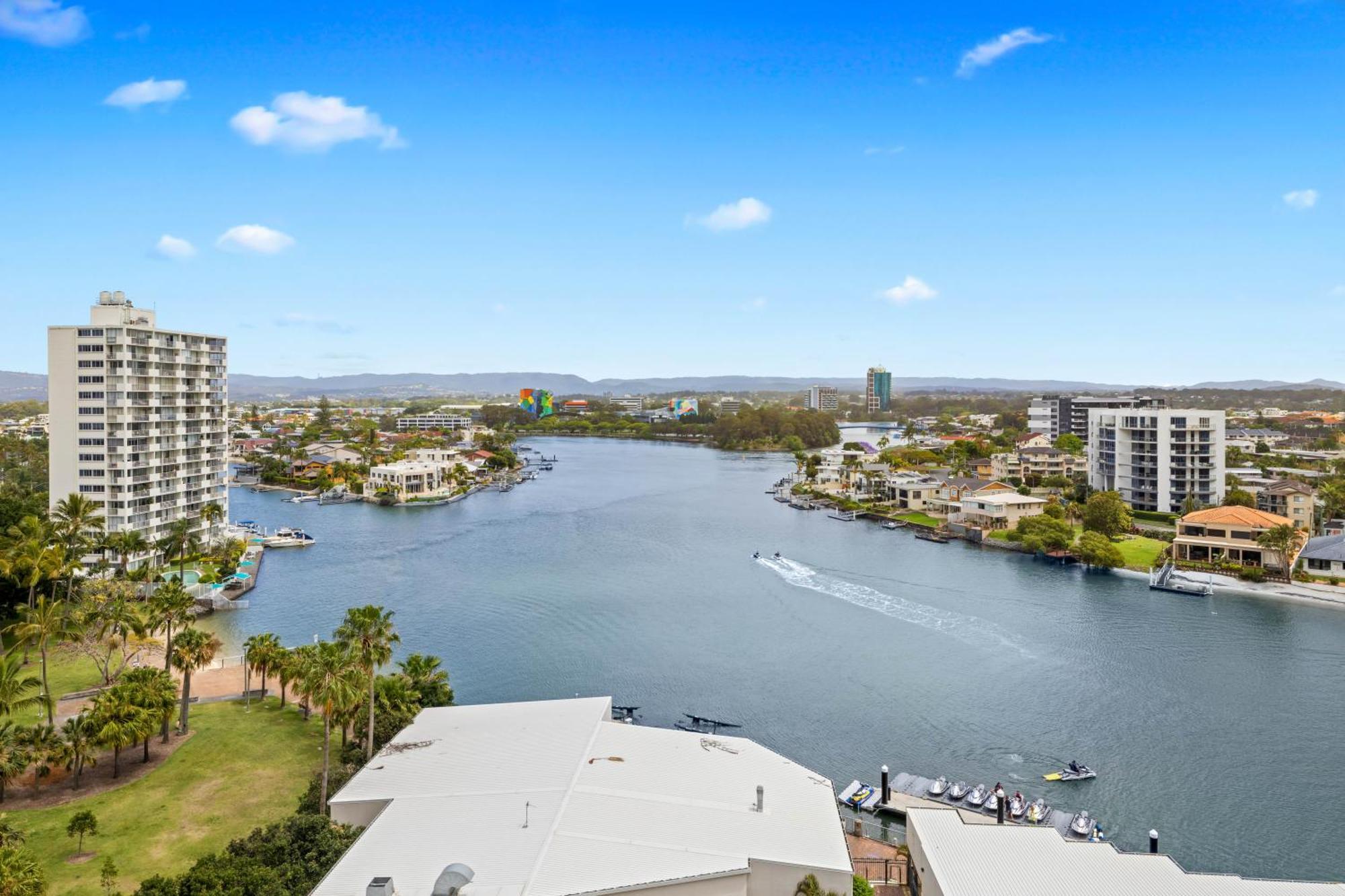 Tiki Hotel Apartments Surfers Paradise Gold Coast Eksteriør billede
