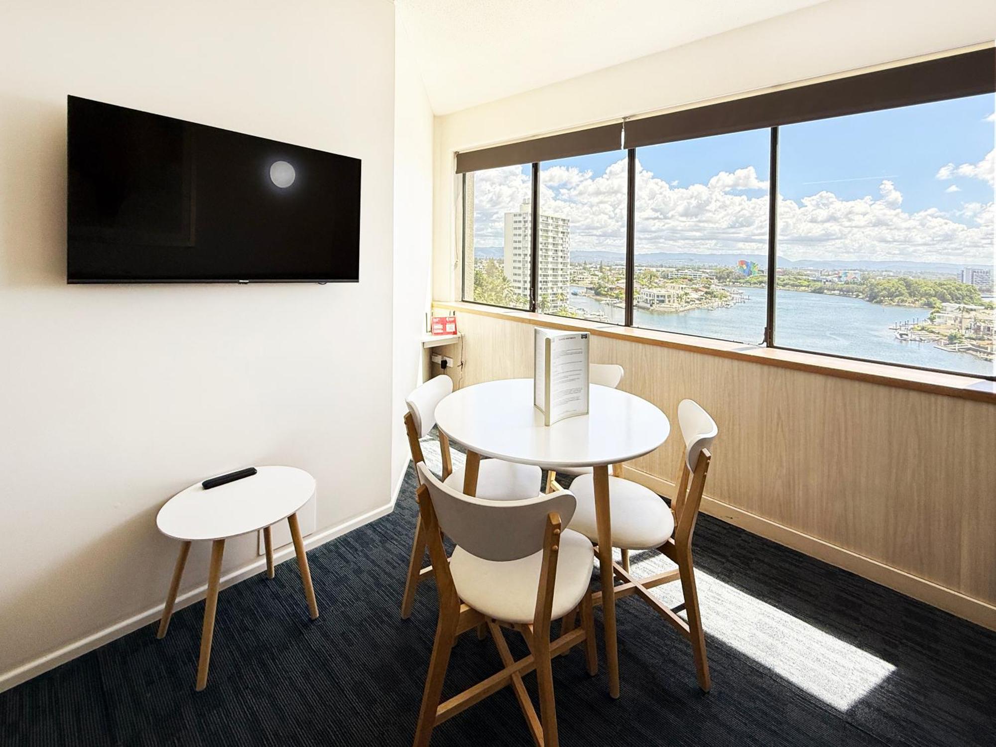 Tiki Hotel Apartments Surfers Paradise Gold Coast Eksteriør billede