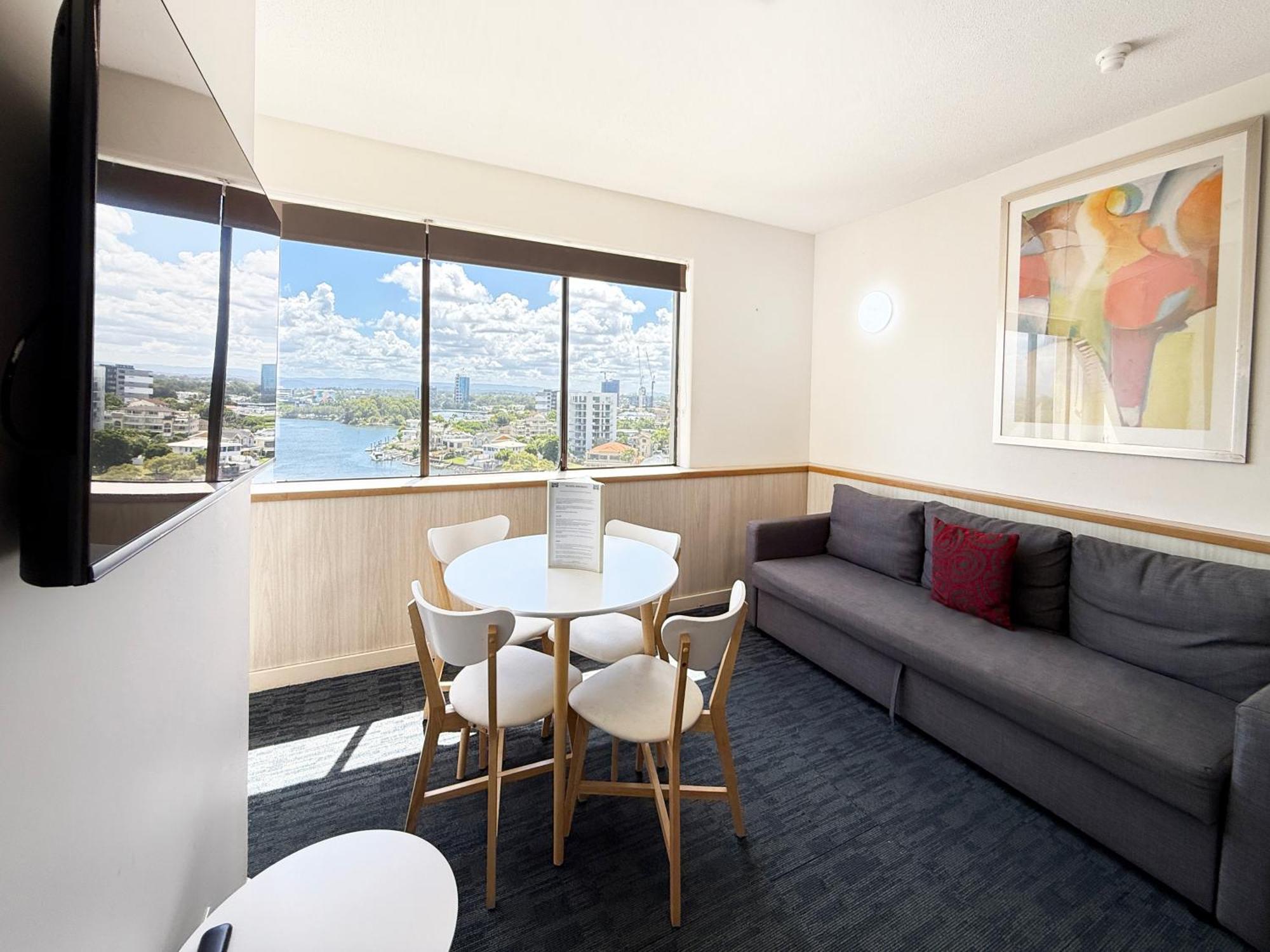 Tiki Hotel Apartments Surfers Paradise Gold Coast Eksteriør billede
