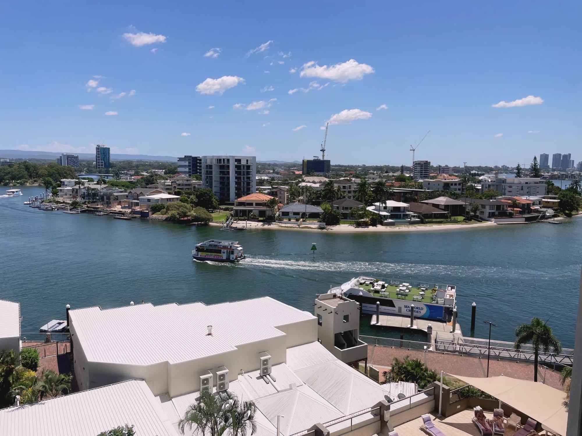 Tiki Hotel Apartments Surfers Paradise Gold Coast Eksteriør billede