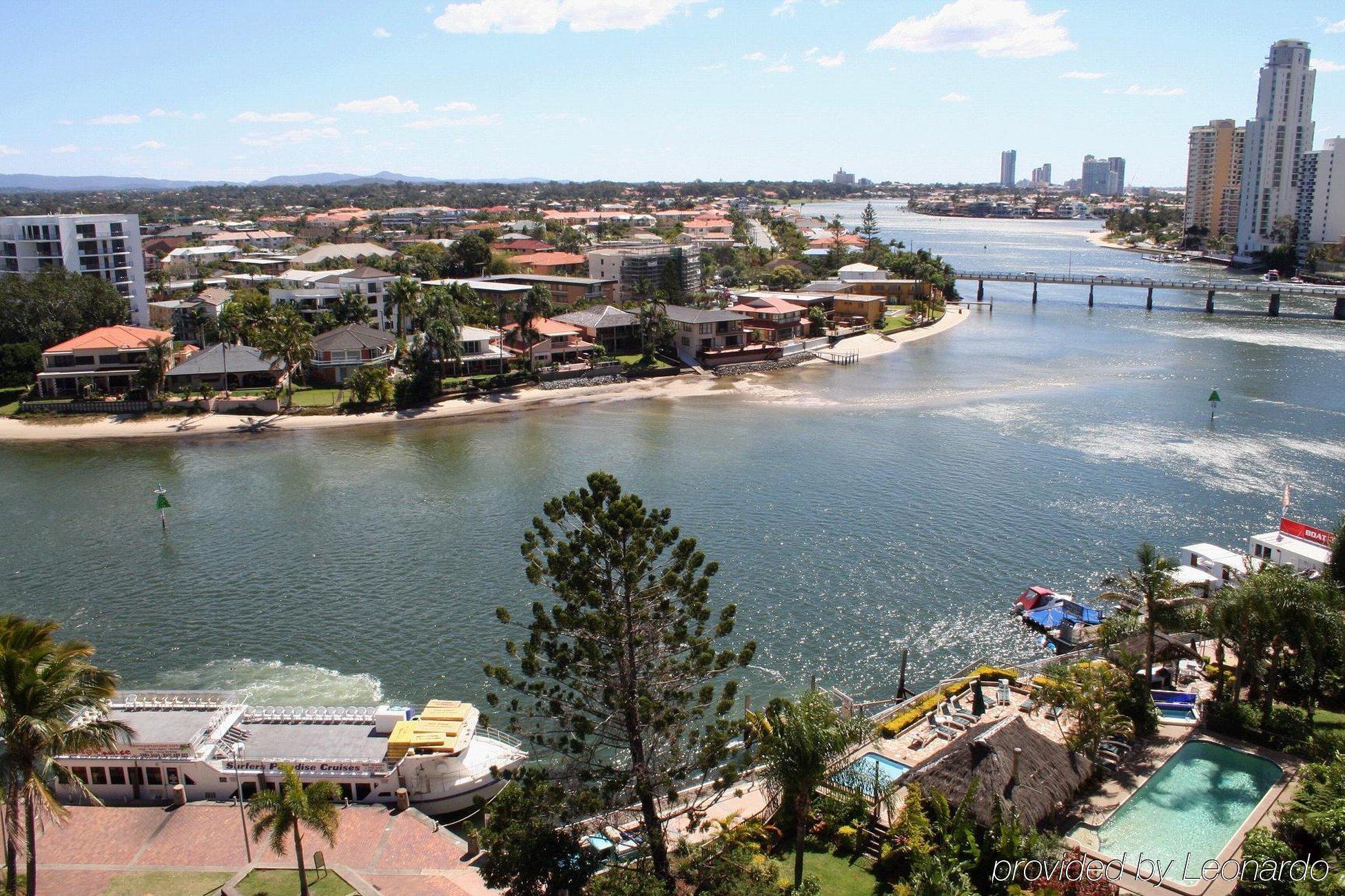 Tiki Hotel Apartments Surfers Paradise Gold Coast Eksteriør billede