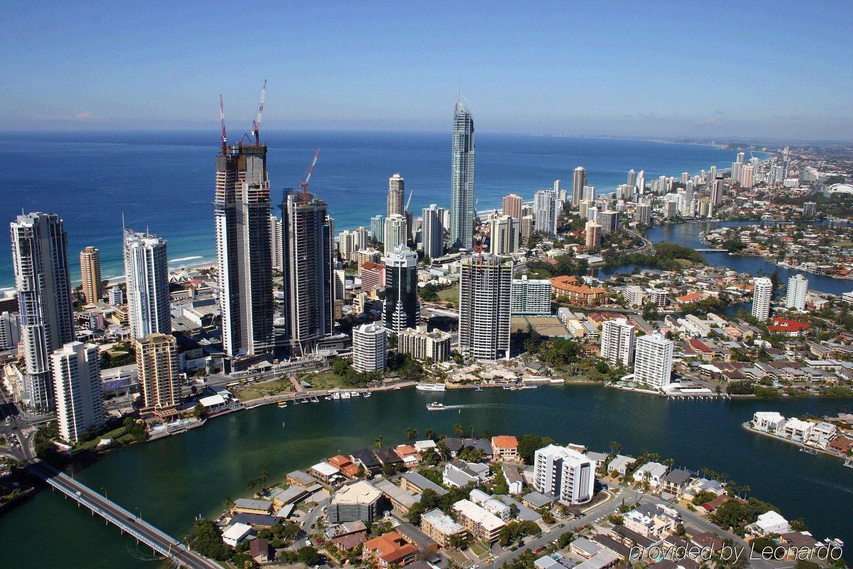 Tiki Hotel Apartments Surfers Paradise Gold Coast Eksteriør billede