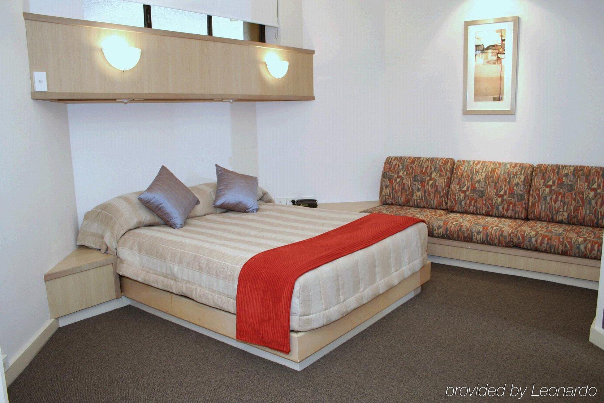 Tiki Hotel Apartments Surfers Paradise Gold Coast Eksteriør billede