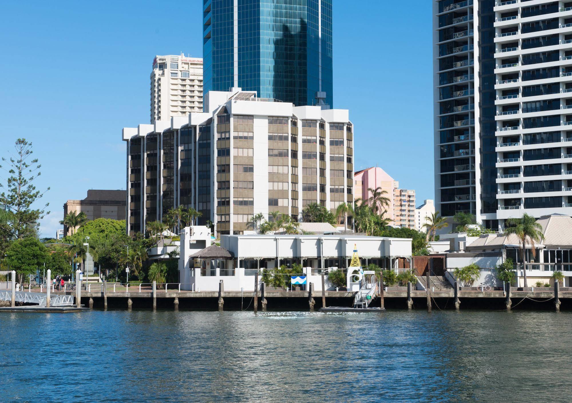 Tiki Hotel Apartments Surfers Paradise Gold Coast Eksteriør billede