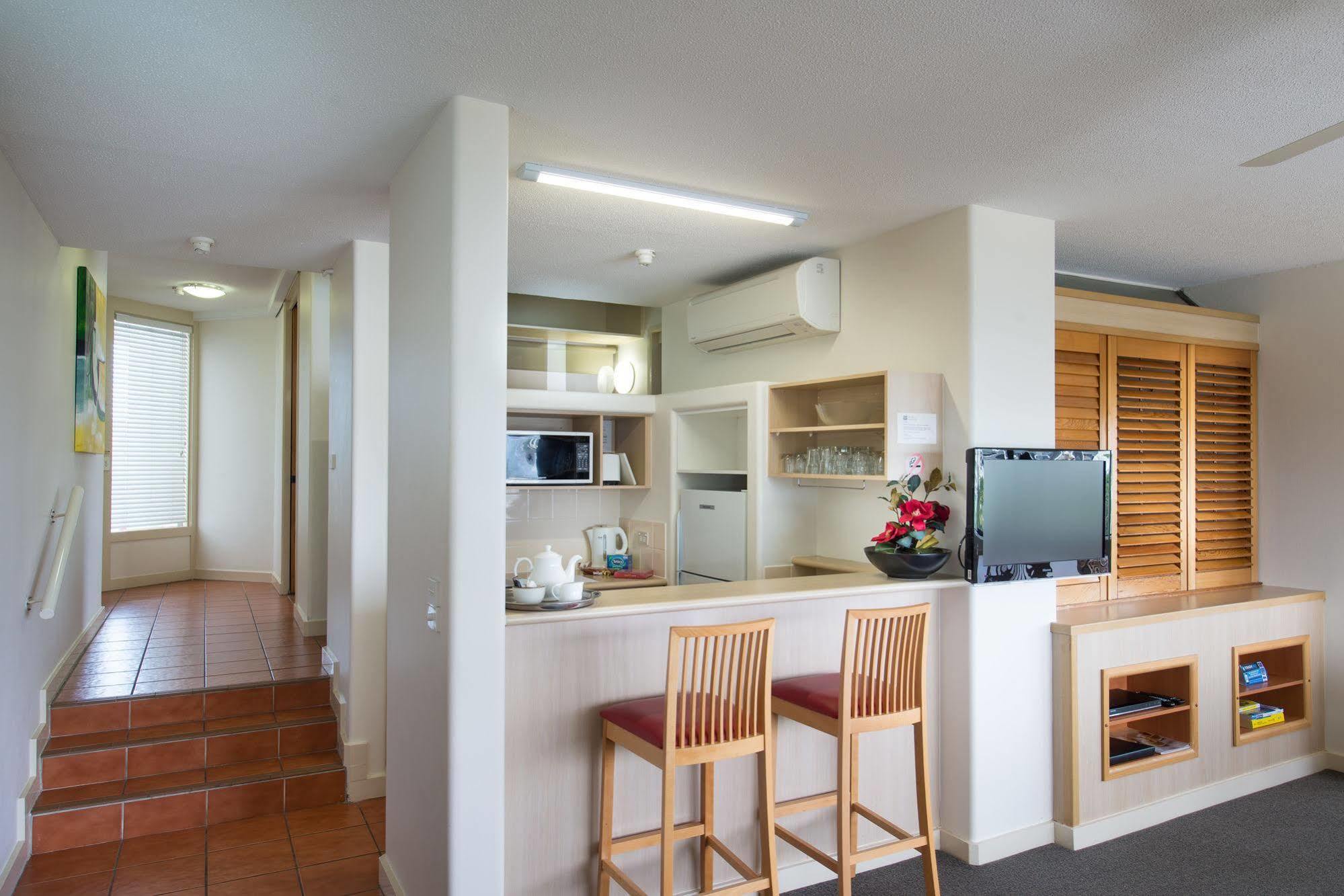Tiki Hotel Apartments Surfers Paradise Gold Coast Eksteriør billede