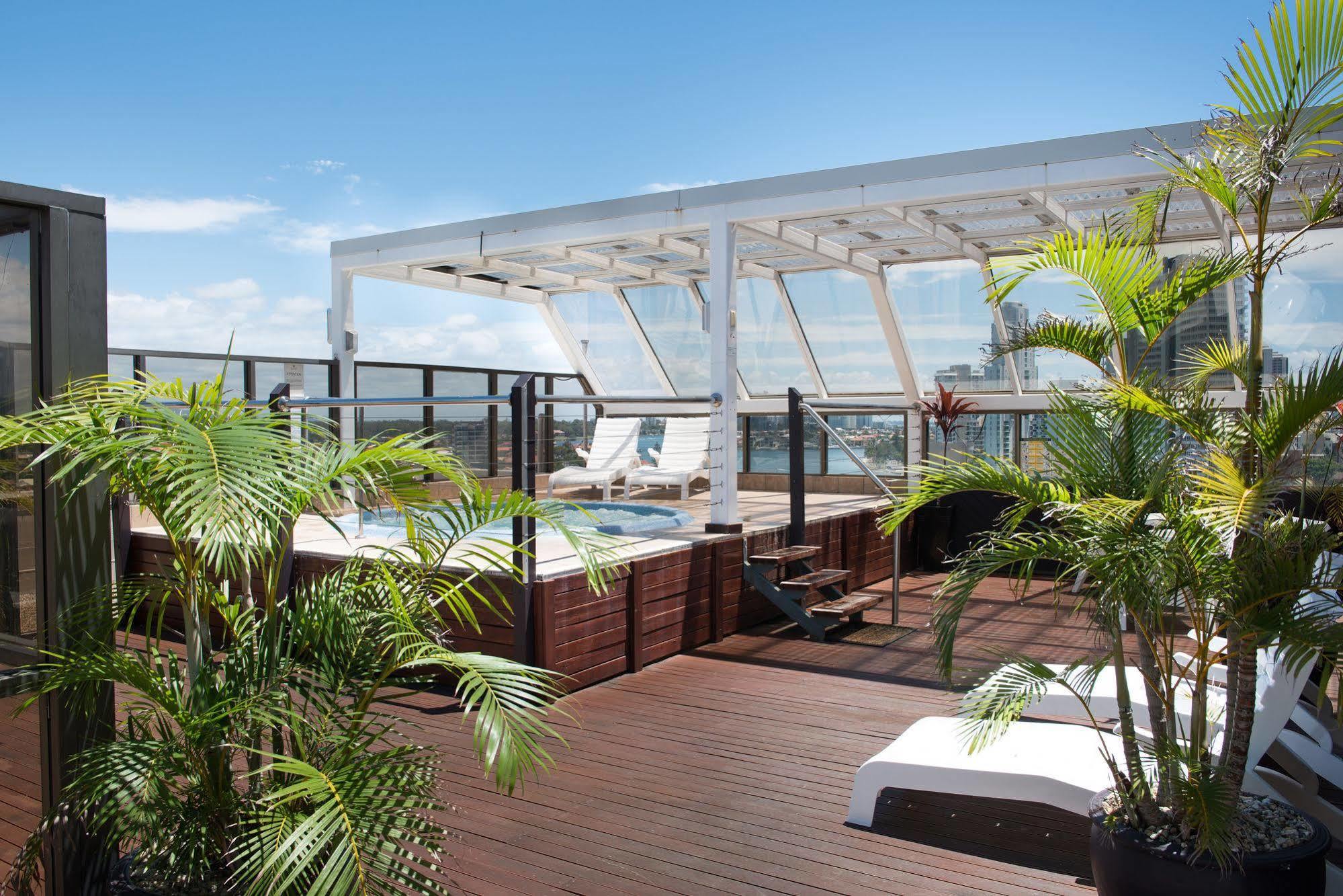Tiki Hotel Apartments Surfers Paradise Gold Coast Eksteriør billede
